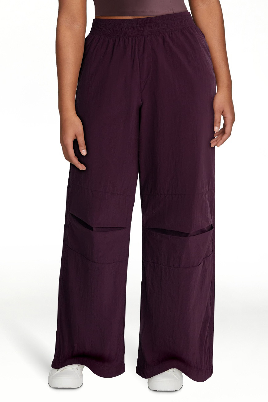 Avia Women's and Women's Plus Crinkle Pants with Pleated Knees, 27" Inseam, Sizes XS-4X | Walmart (US)