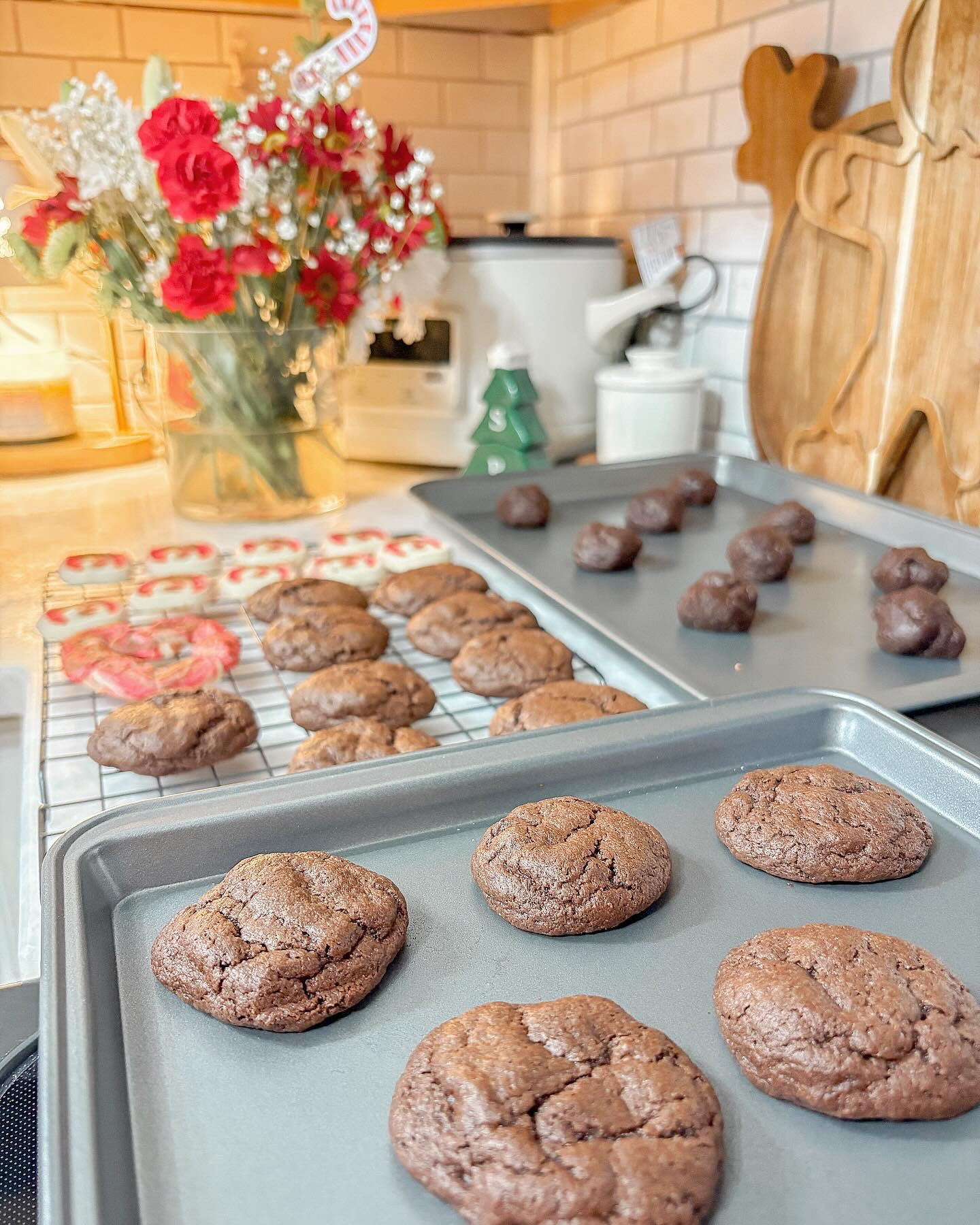 baking spirits bright 🍪 may have surpassed our record for most cookies baked in one season .. and somehow they’re almost all gone already 😅 baking Christmas cookies is one of my favorite traditions and I love that Hunter loves it just as much as I do! 

We made 
✨ tri-color cookies (aka rainbow cookies or Italian cookies)
✨ christmas kiss cookies - no peanut butter 
✨ peppermint sugar cookies
✨ pignoli cookies 
✨ chocolate crinkle cookies
✨ snickerdoodle
✨ butter cut-out cookies
✨ chocolate dipped macaroons 
✨ snowman sugar cookies 
.. and I think that’s it, but who knows we may make more before Christmas 🤶🏻🎄

What’s your favorite Christmas cookie? Mine are the tri-color and the chocolate kiss cookies, but a few new ones are growing on me! 

thank you to @goodcook for sending us non-stick baking sheets, a cookie scoop, cookie spatula, and cooling rack to make baking easier! 

Comment BAKE and I’ll send you a DM to shop these goodies 👩🏻‍🍳 #bakingcookies #giftsforthehome #lastminutegifts