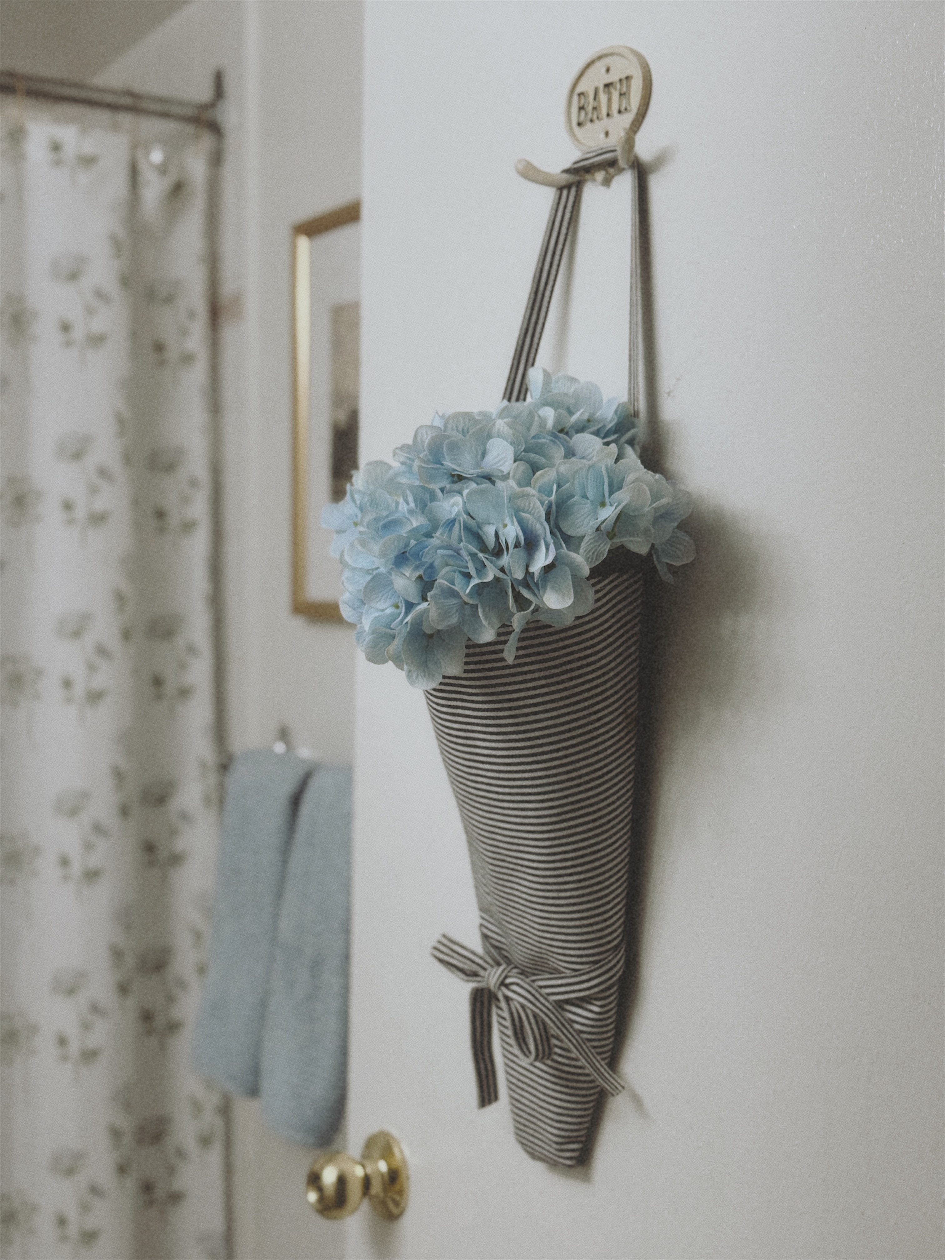 Who says the bathroom entrance can't be beautiful? 

 #LTKcasa #LTKstyletip