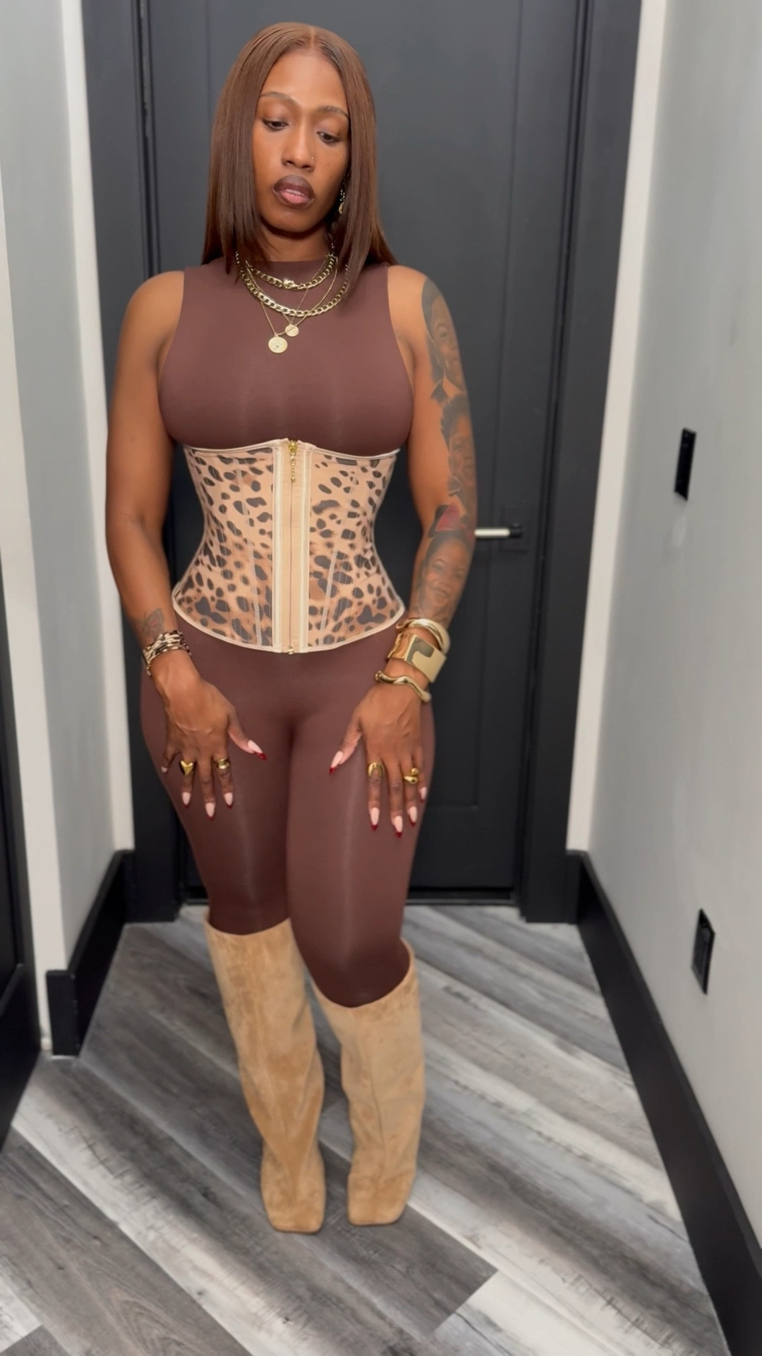 5'6½ | 169lbs 


Corsets are a styling secret and they will always elevate a look.


•brown-small
•black-small
•corset-small