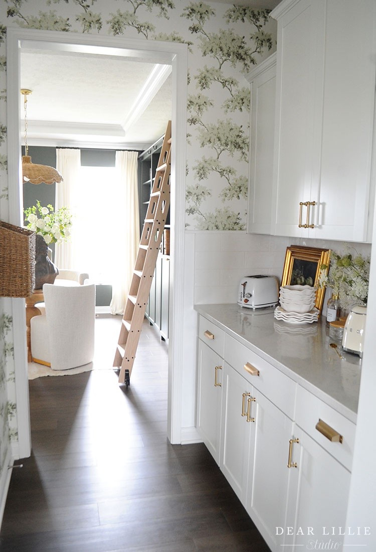 Green and white butler’s pantry…

#LTKSaleAlert #LTKHome #LTKSeasonal