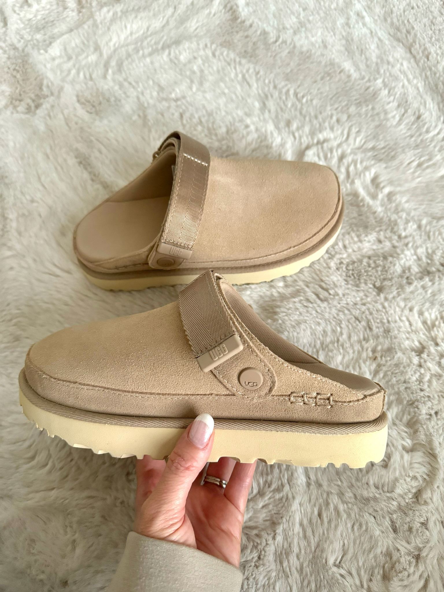 Loving this Ugg goldenstar clog with jeans! 👖 

#LTKFindsUnder50 #LTKOver40 #LTKStyleTip