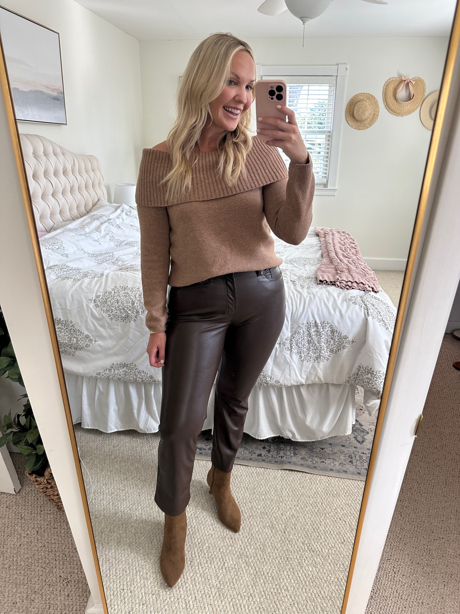 Thanksgiving outfit / faux leather leggings outfit 

#LTKHoliday #LTKmidsize #LTKsalealert