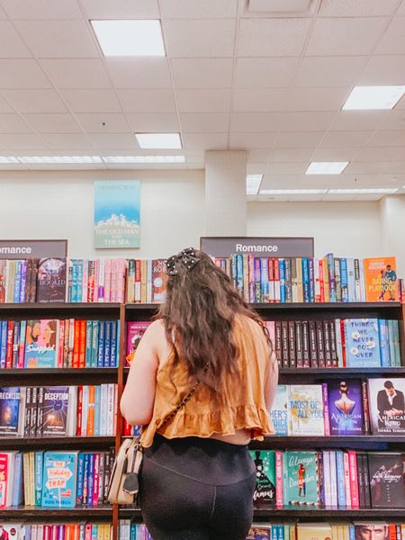 Bookstore walks are romantic! 📖 My fave thing to do right now! I recently discovered a Barnes & Noble really close to my new apartment and so I’ve been going on weekly bookstore trips to browse and buy of course! 📚🛍 I picked up The Dead Romantics my first trip and since then I’ve read the book. 👻 I loved it and gave it five stars! ⭐️ I’m definitely enjoying my weekly book run. 😊 What is your favorite section to browse at the bookstore? 🤔