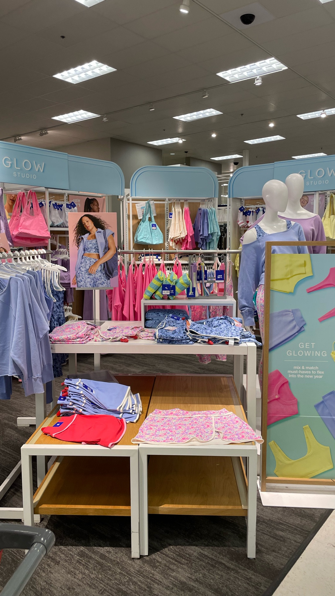 This new collection is IT. From bold 
colors and fun prints it’s the serotonin boost we need 

#LTKFindsUnder50 #LTKfitnessgoals #LTKActive