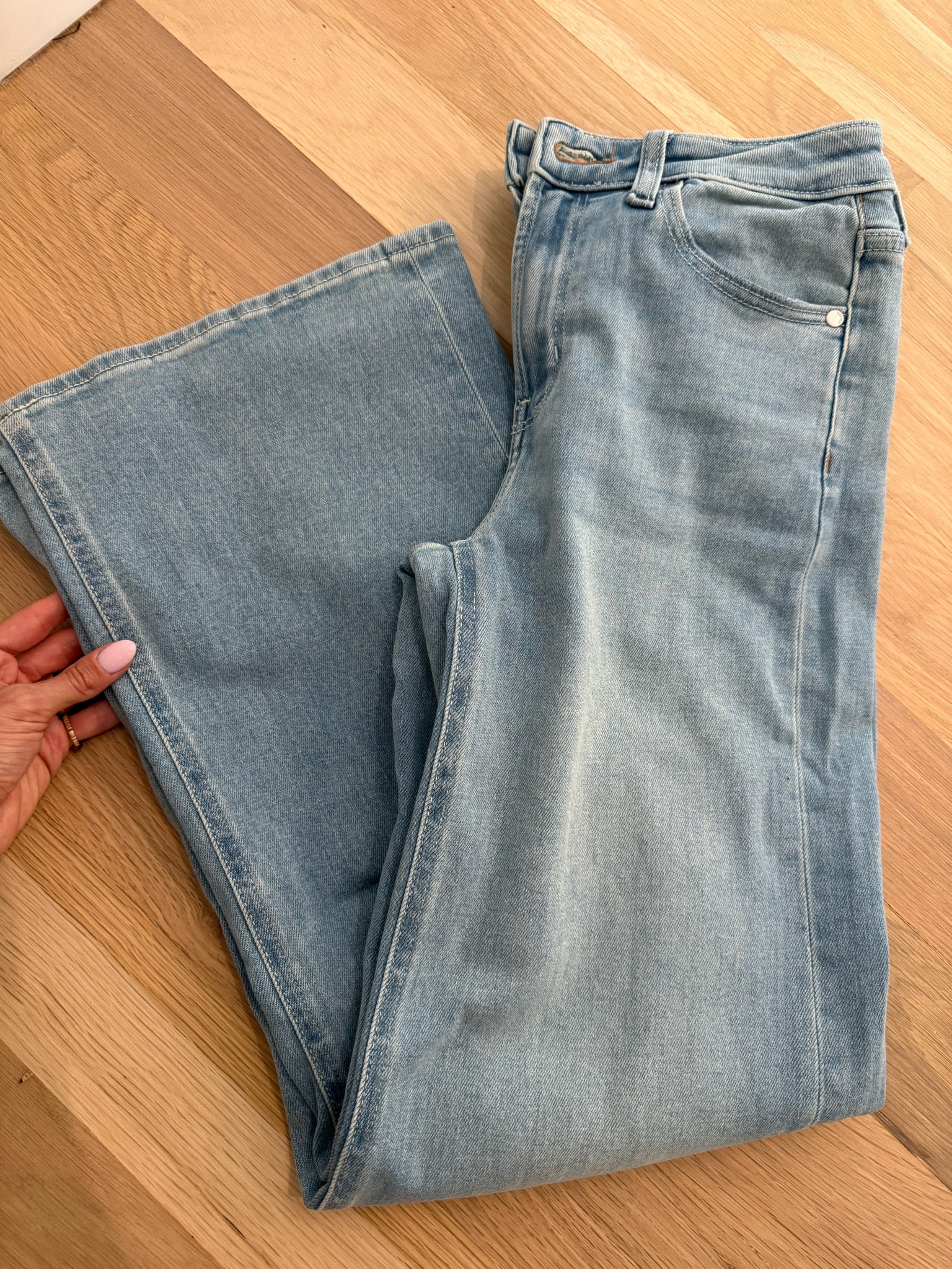 Super stretchy adorable jeans wide leg style wearing relaxed style in 24 short inseam

#LTKPetite #LTKSaleAlert