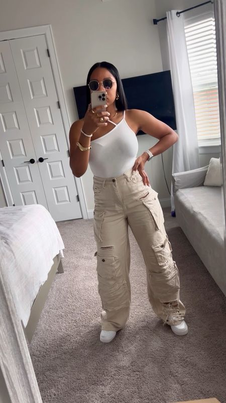 Outfit of the Day. It’s giving very much streetwear 🤍🤎

Oversized Cargo Pants: Fashion Nova
Top: Shein
Sneakers: Nike
Sunglasses: Lulu’s
Jewerly: Amazon, T.J. Maxx and Lulus

#ootd #streetwear #streetstyle 

#LTKstyletip #LTKfindsunder100