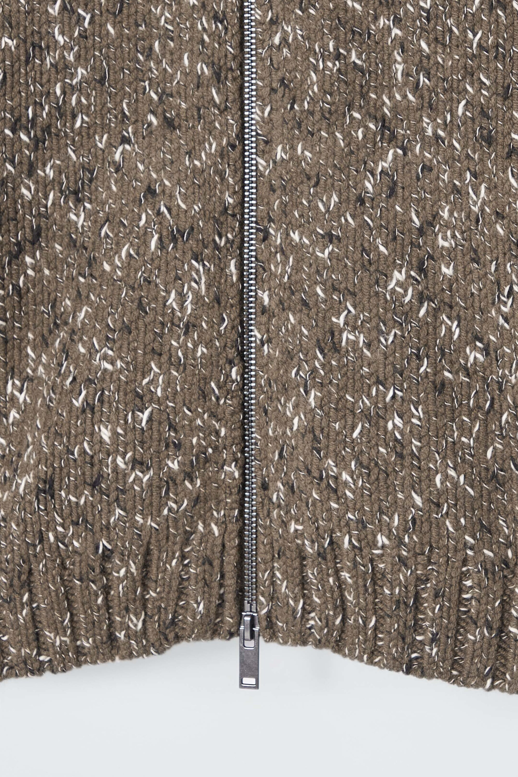 GRUBY KARDIGAN Z MIESZANKI Z WEŁNĄ Z SUWAKIEM - KHAKI | COS (EU)