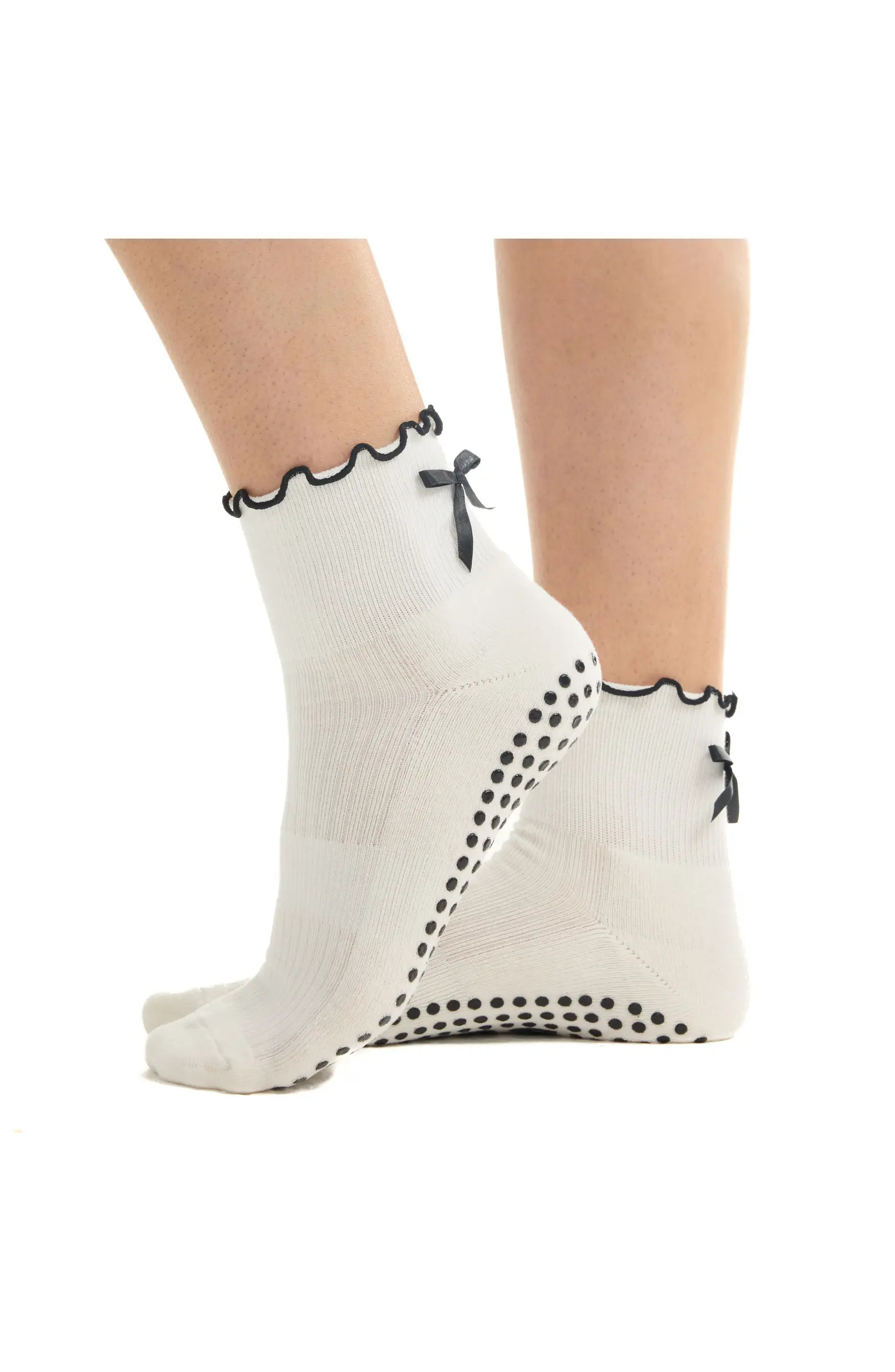 Ruffle Bow Ankle Grip Socks | Nordstrom