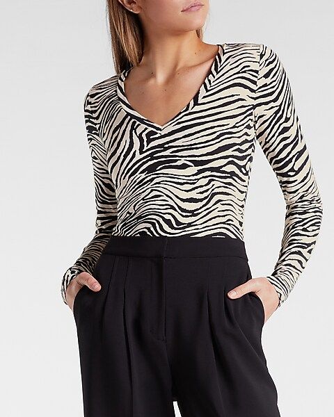 Fitted Zebra Print V-Neck Long Sleeve Tee | Express