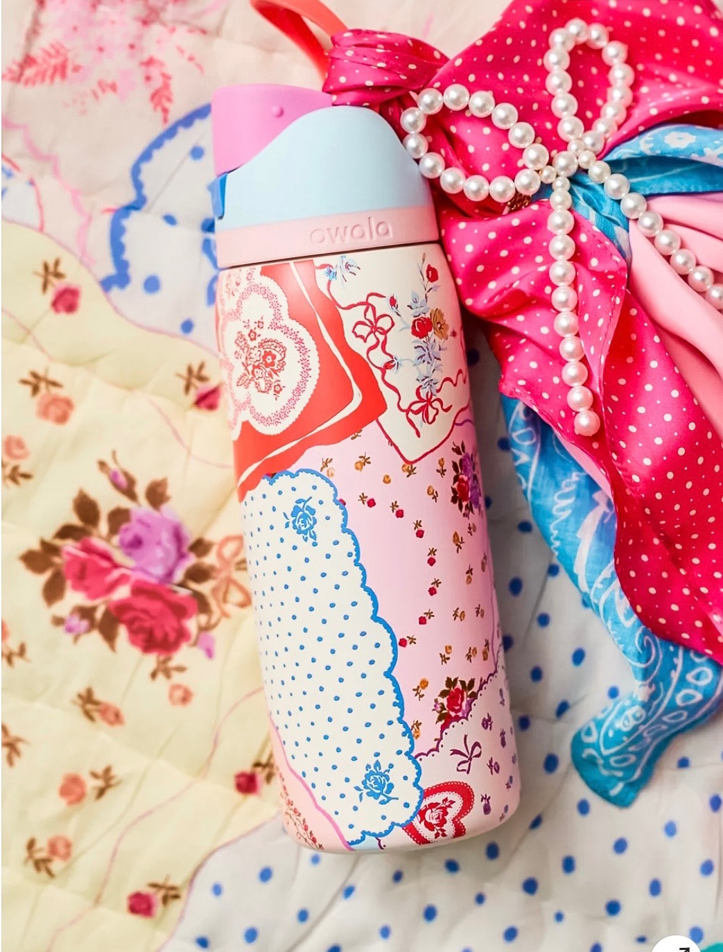 The cutest 32 oz water bottles!💗


Water bottle// patchwork print// gift ideas 

#LTKselfcare #LTKmomlife #LTKActive