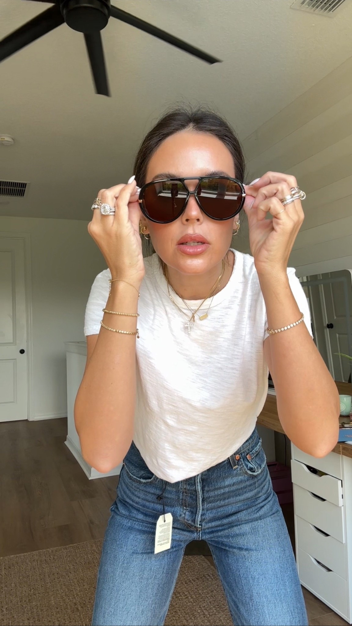 Amazon outfit wearing bottega doop sunglasses, white t shirt and Levi’s ribcage straight leg jeans 


#LTKStyleTip #LTKFindsUnder100 #LTKBeauty