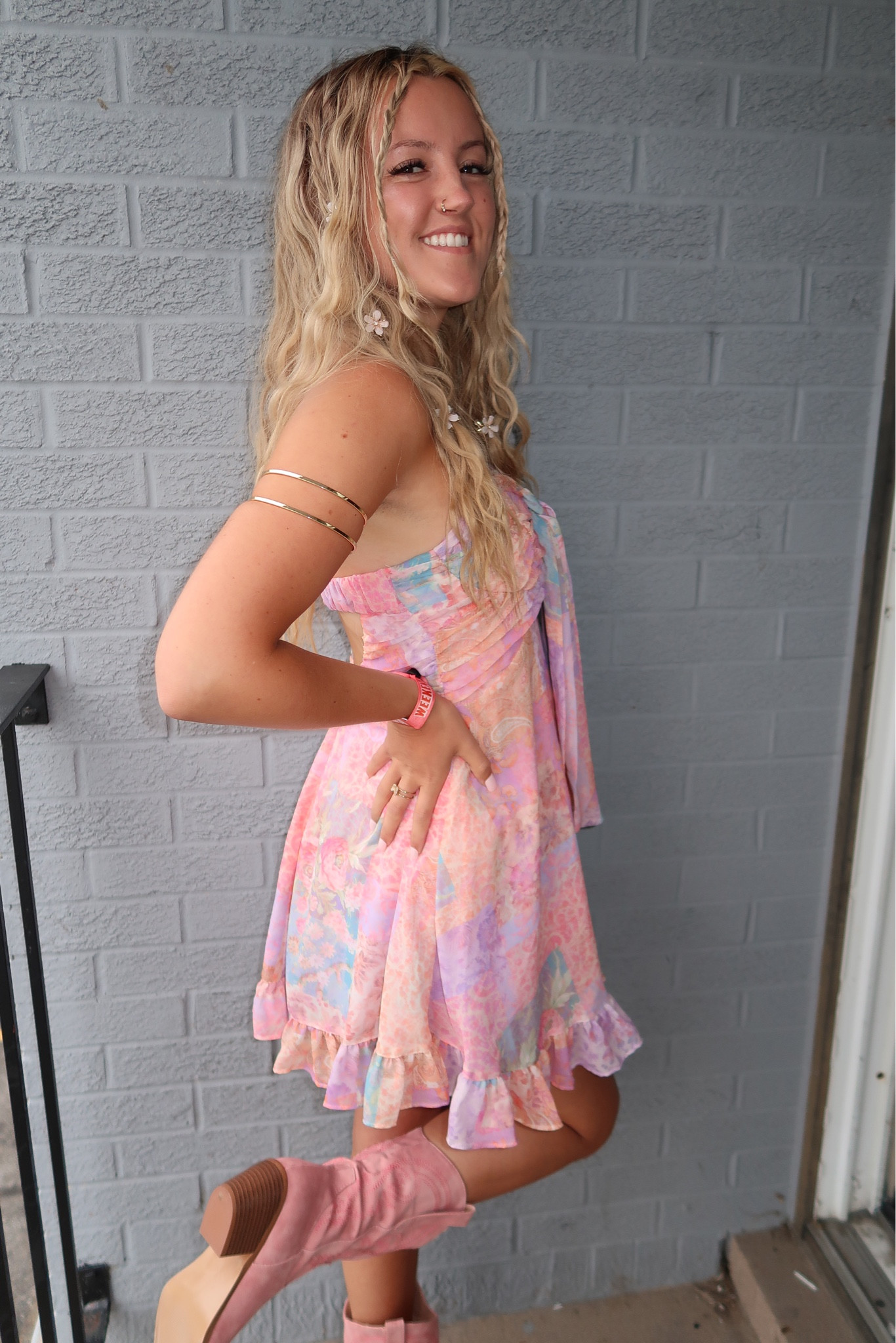 Country concert outfit, strapless, dress, pink, cowboy boots, accessories, hair clips