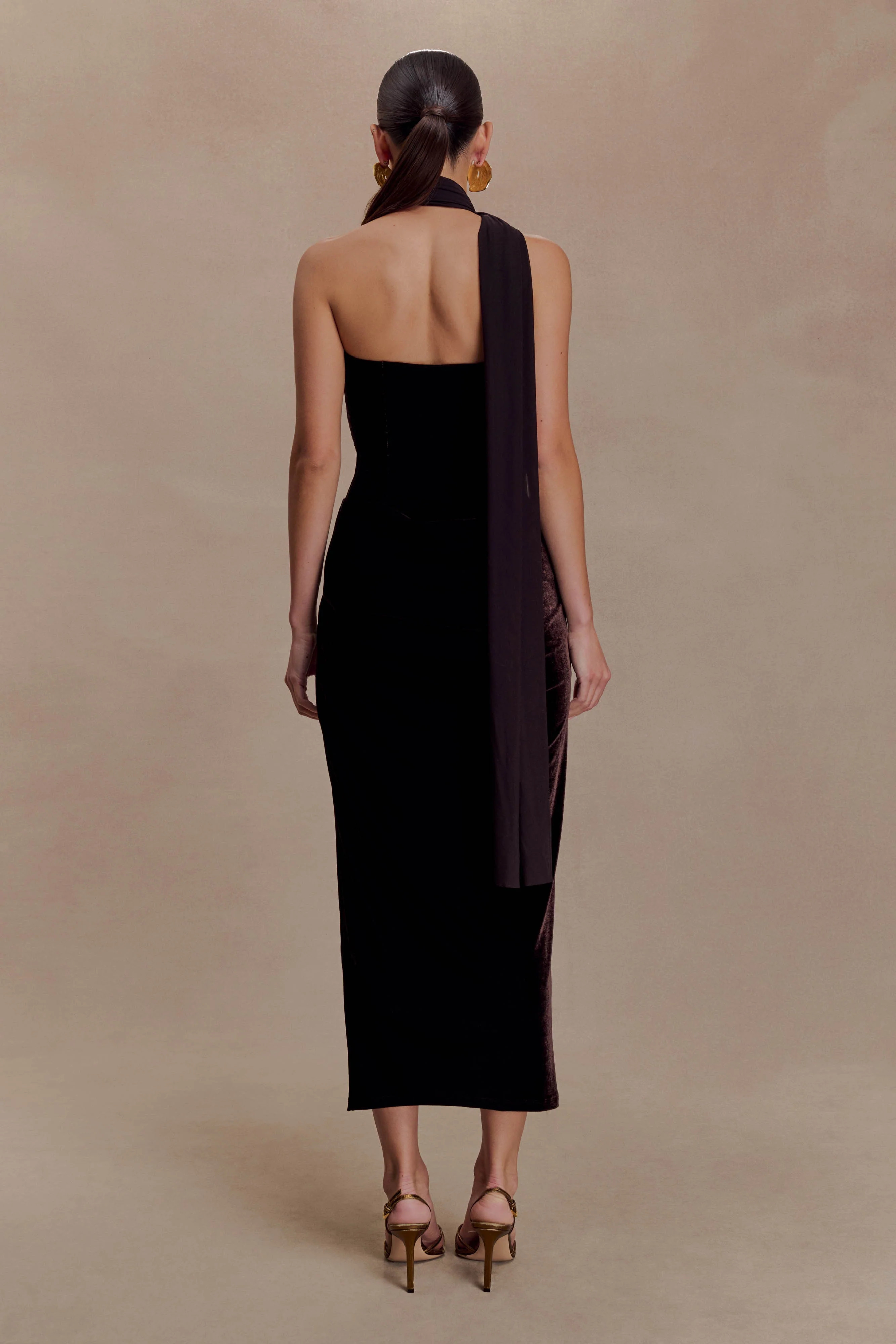Mattea Velvet Midi Dress With Scarf - Chocolate | MESHKI US