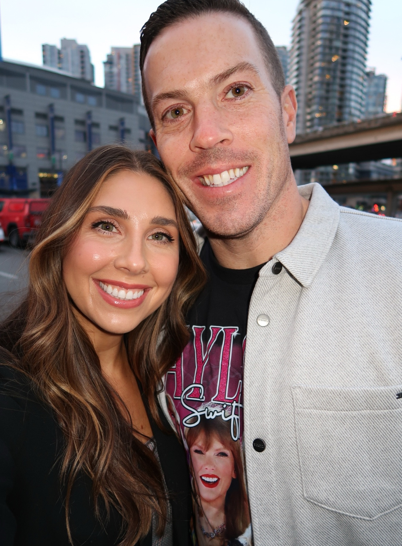 Glam Makeup that doesn’t budge ✨

What I Used (everything linked below);
- Laura Mercier Primer
- Tarte Shape Tape Concealer
- Hauslabs Foundation 
- Georgio Armani Liquid Blush in shade Delicate Mauve 
- Georgio Armani Liquid Eyeshadow; shades Cashew & Rose Gold
- Tarte Maneater Mascara in Black
- Stila Stay All Day Liquid Eyeliner in black
- Tarte Fake Awake Liner 
- Tom Ford Eyebrow Pencil 
- Charlotte Tillbury Setting Spray 
- Hourglass Highlight Palette (linked below) 

Glam Makeup Look, Long Wear Makeup Look 


#LTKFindsUnder50 #LTKStyleTip #LTKBeauty
