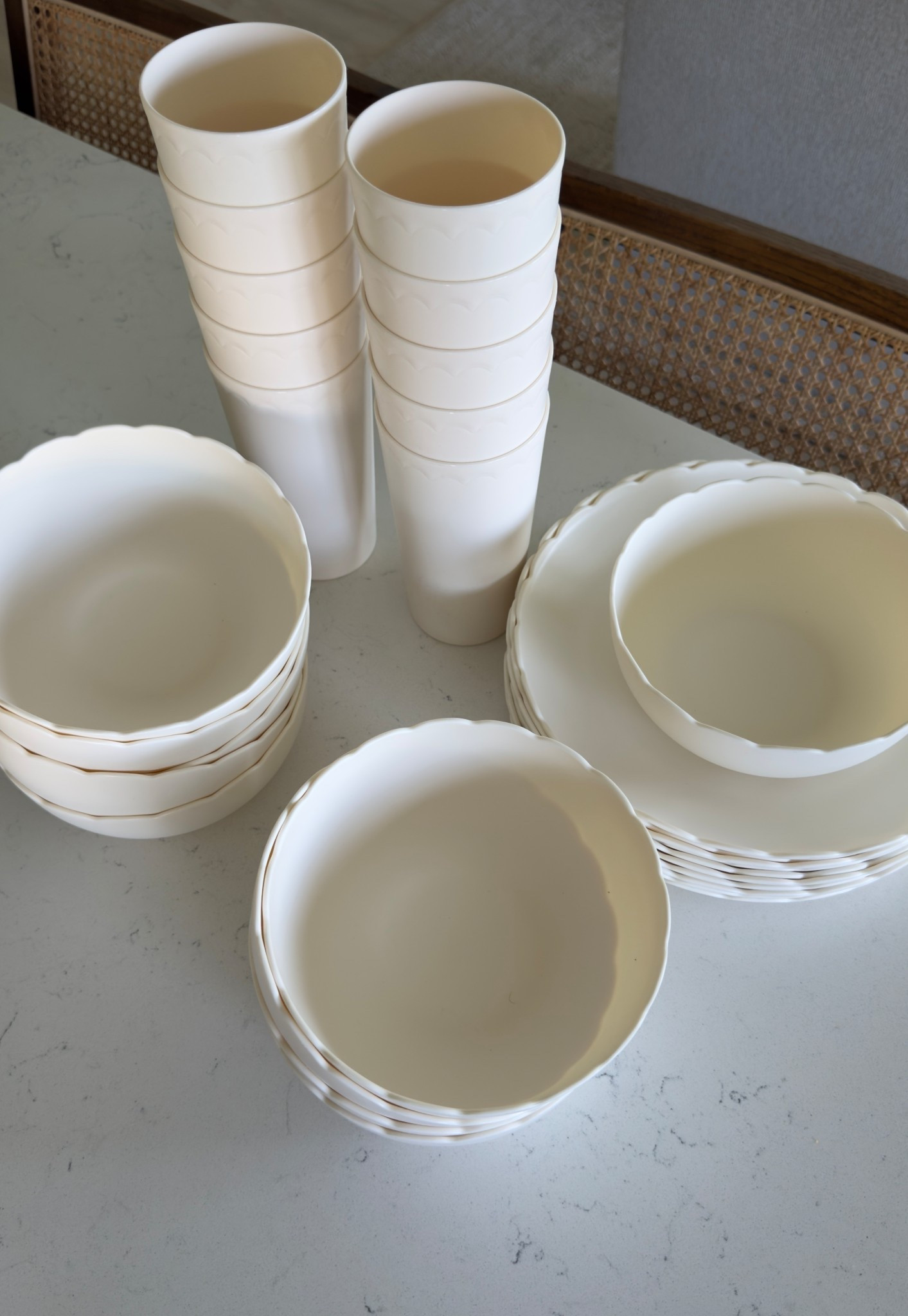 Scalloped plastic dinnerware set, unbreakable perfect for summer outdoors kids 

#LTKHome #LTKFamily #LTKSeasonal