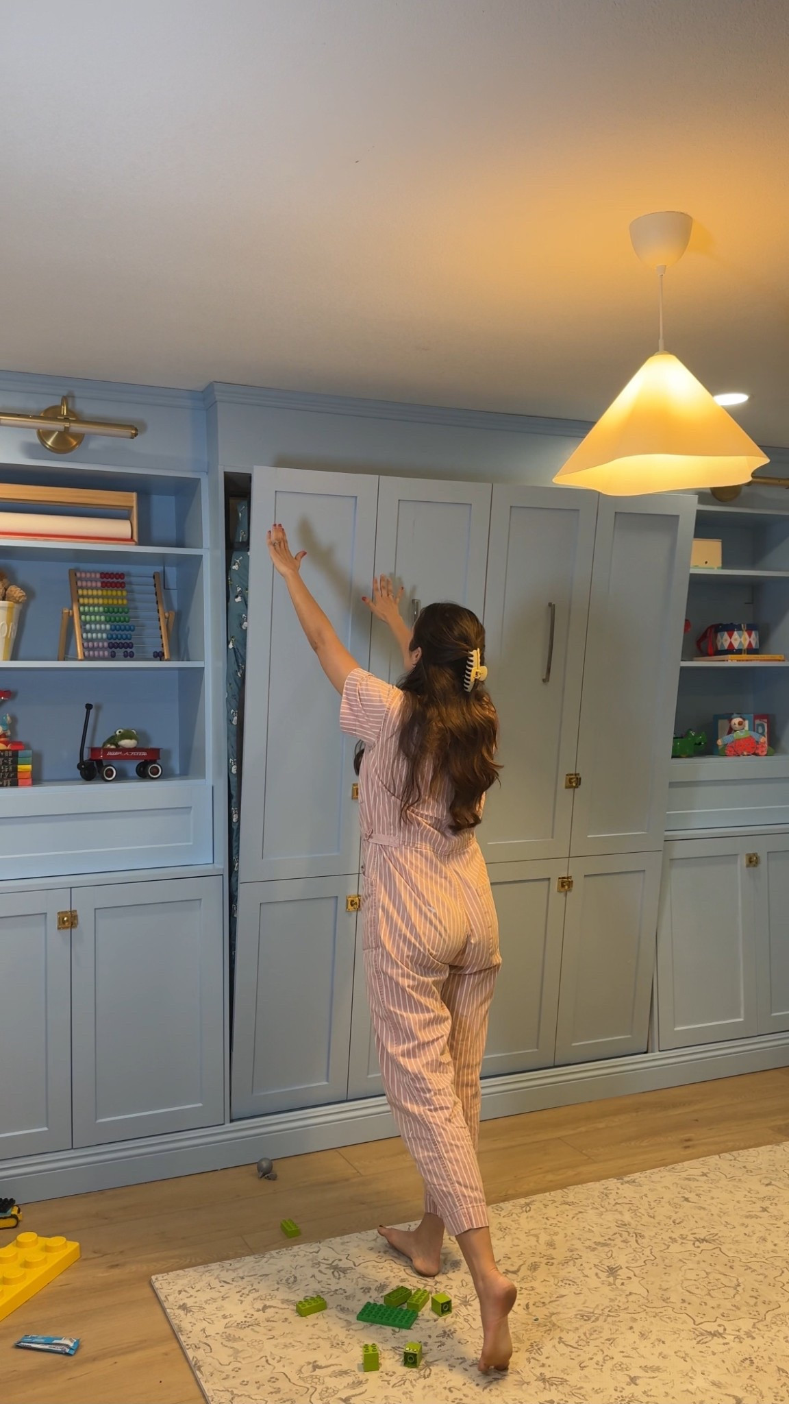 IKEA cabinets:
bottom-sektion base cabinet with enkoping white wood doors
top- sektion wall cabinet with maximera drawer  