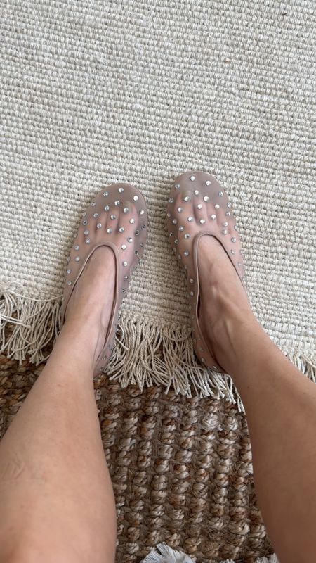 Love these under $200 mesh flats- super comfortable and breathable. I went a half size down (I’m an eu 37 and on their size chart that is a 6.5 and I got these in a 6)

#LTKVideo #LTKShoeCrush #LTKStyleTip
