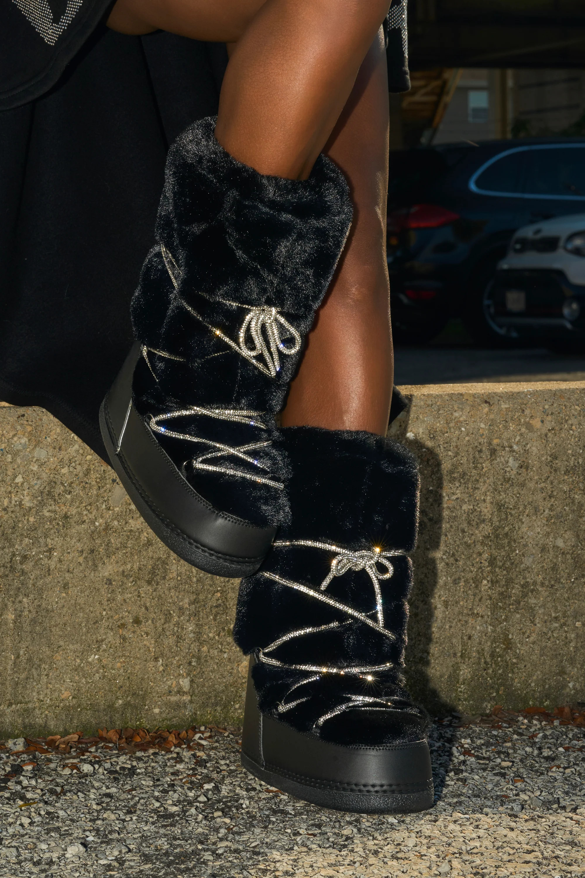 AZALEA WANG KARMELA BLACK FUR MOON BOOT | AKIRA