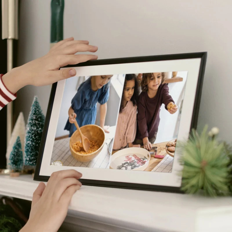 Carver Gravel with White Mat - Smart HD Digital Picture Frame | Aura | Aura Frames