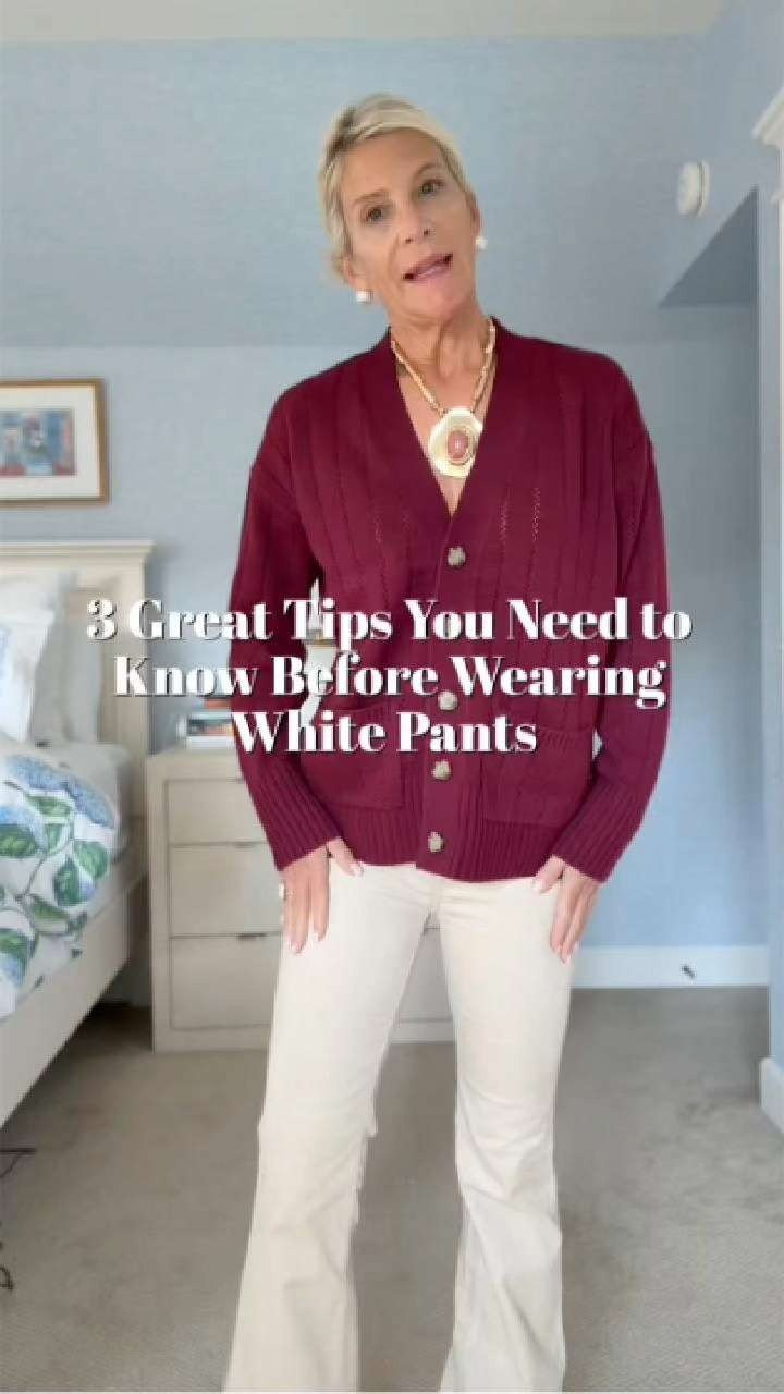 Little styling tip for my light-pants girlies 🤍 When you’re wearing lighter jeans or cords, go for a longer or slightly oversized top that hits below your widest spot — trust me, it makes all the difference. And keep your shoes light too! Dark shoes with pale pants? Not the vibe.
 

 #LTKStyleTip