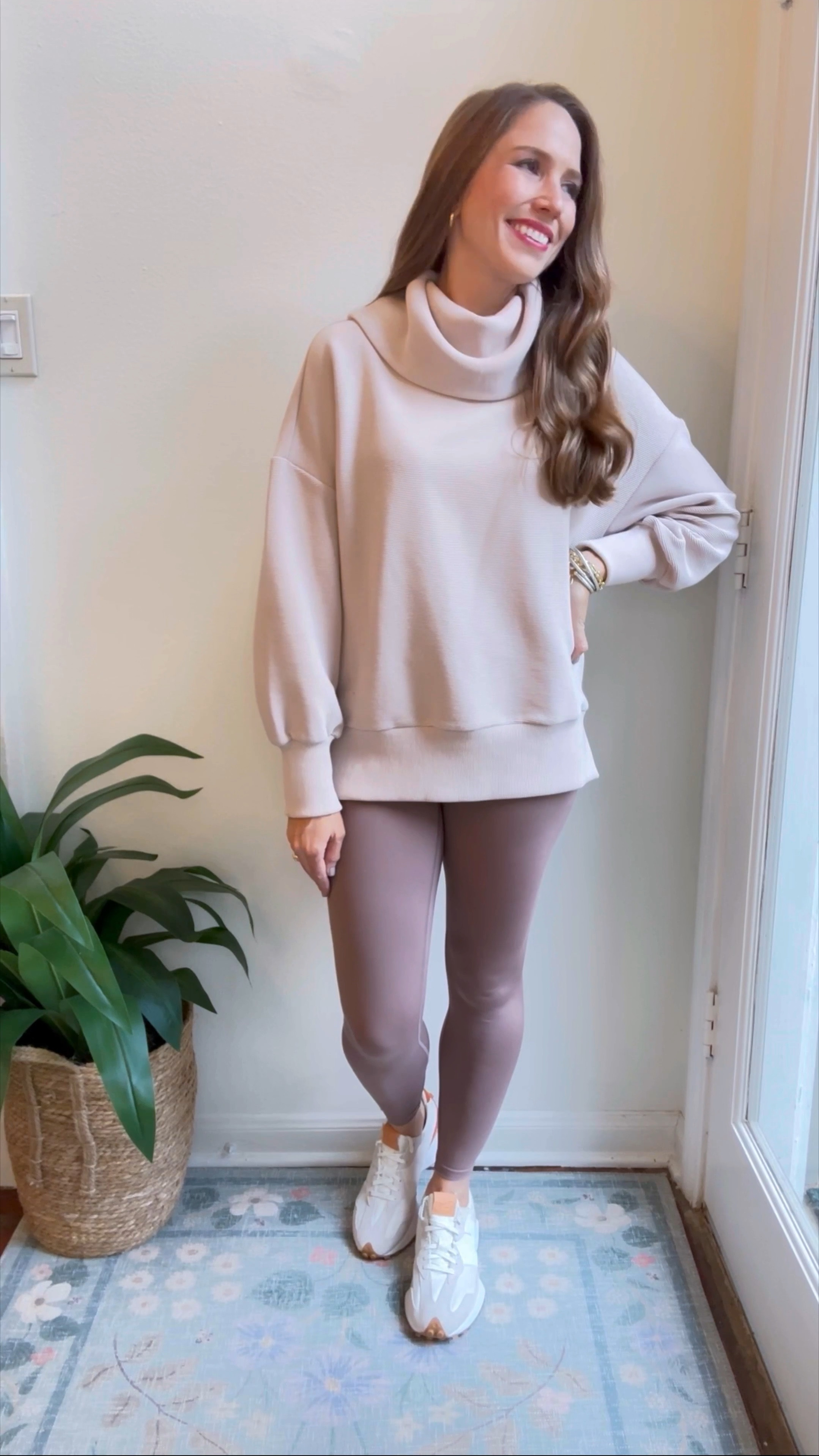Monochrome winter look! 

Sweater- Small (color mushroom)
Leggings- Small
327 Sneakers- went up 1/2 size in 9

Varley, leggings, pullover, athletic look, sports wear, casual look, 

#LTKVideo #LTKfitness #LTKstyletip