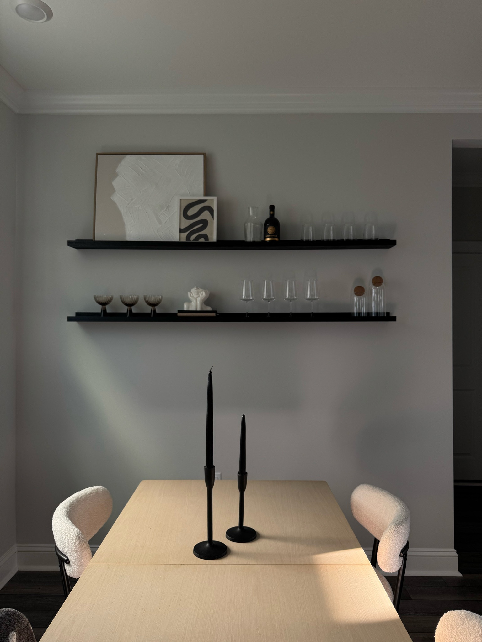simple, modern dining room that I’m so grateful to call mine! I wanted to go for an organic modern vibe. I’ve linked it all and added as many exact items as possible! 💘
•
•
•
#LKTHome #homedecor #modernhome #homedecorinspo

#LTKWatchNow #LTKSaleAlert #LTKHome