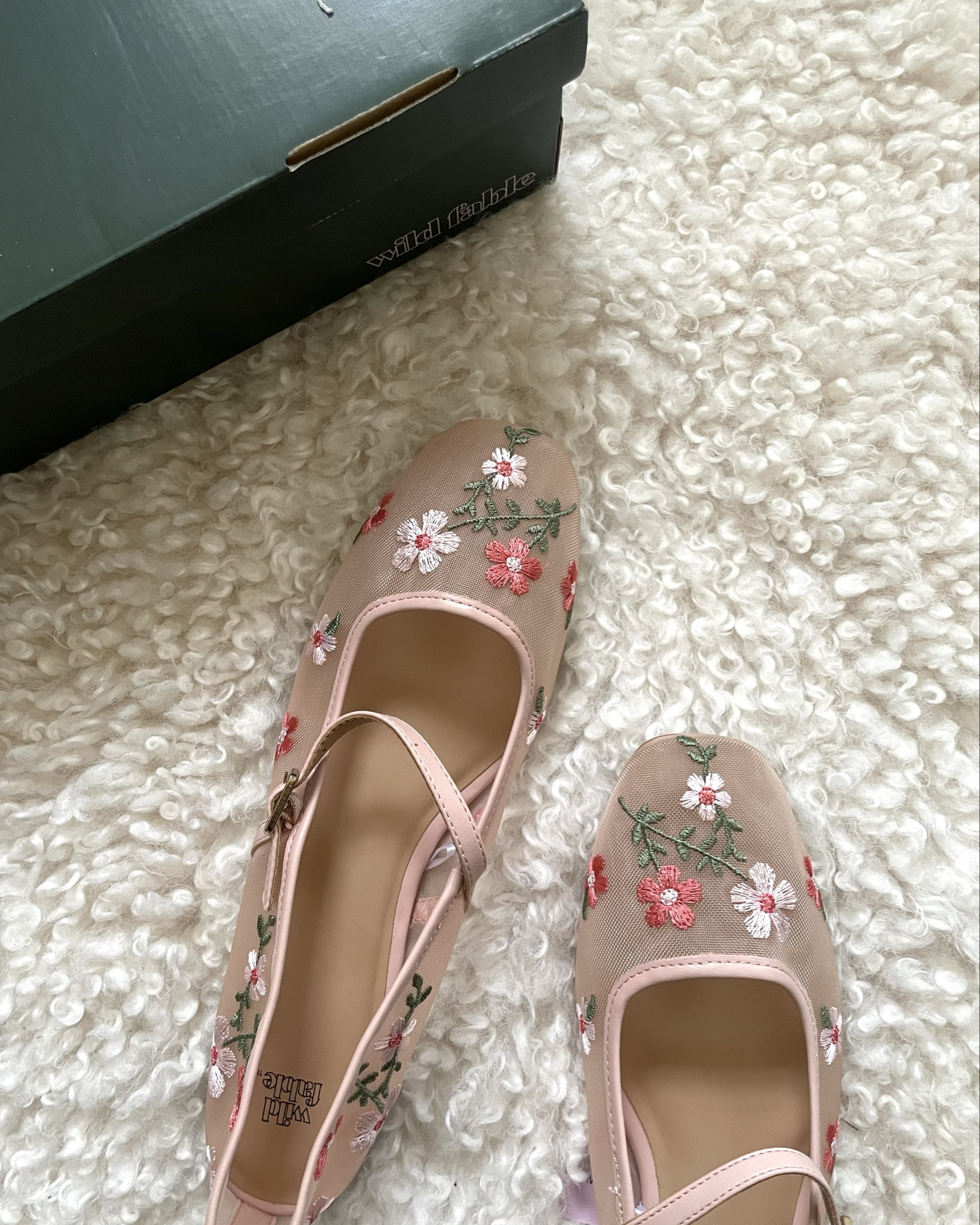  Mary Jane style flats! 🥿💖

Mesh ballet flats
Mary Jane flats 
Floral shoes
Summer outfit 
Transitional outfit 



#LTKSaleAlert #LTKShoeCrush #LTKSeasonal