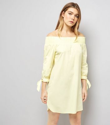 Gelbes Kleid mit gerafftem Bardot-Ausschnitt und Bindeärmeln | New Look DE