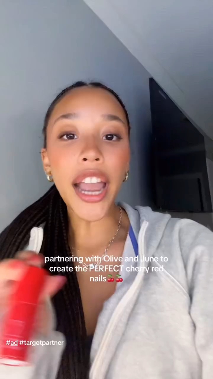 Sometimes all it takes is the perf shade of red to slay the day 🍒🍓💌

@oliveandjune @Target #AD #oliveandjunepartner, #diynails #diymani #gelmani #diygel #TargetPartner #Target 