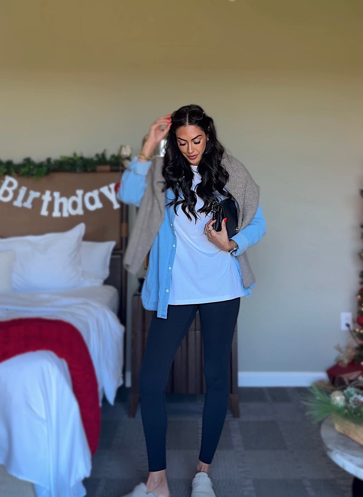 Large top
Small tall denim shirt
Xs leggings 