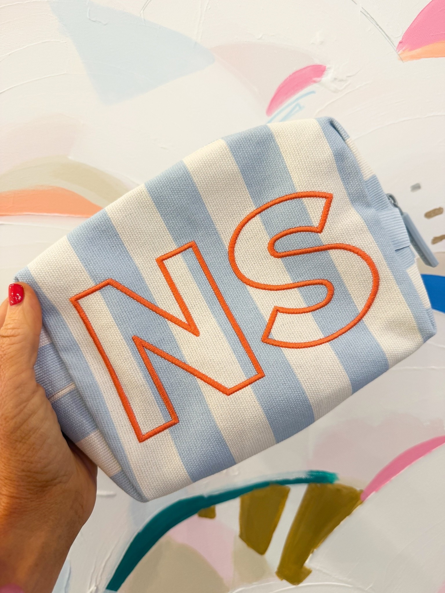 everyone’s favorite tote now comes in a pouch!! under $40 in 8 colorways •

#LTKmomlife #LTKTravel