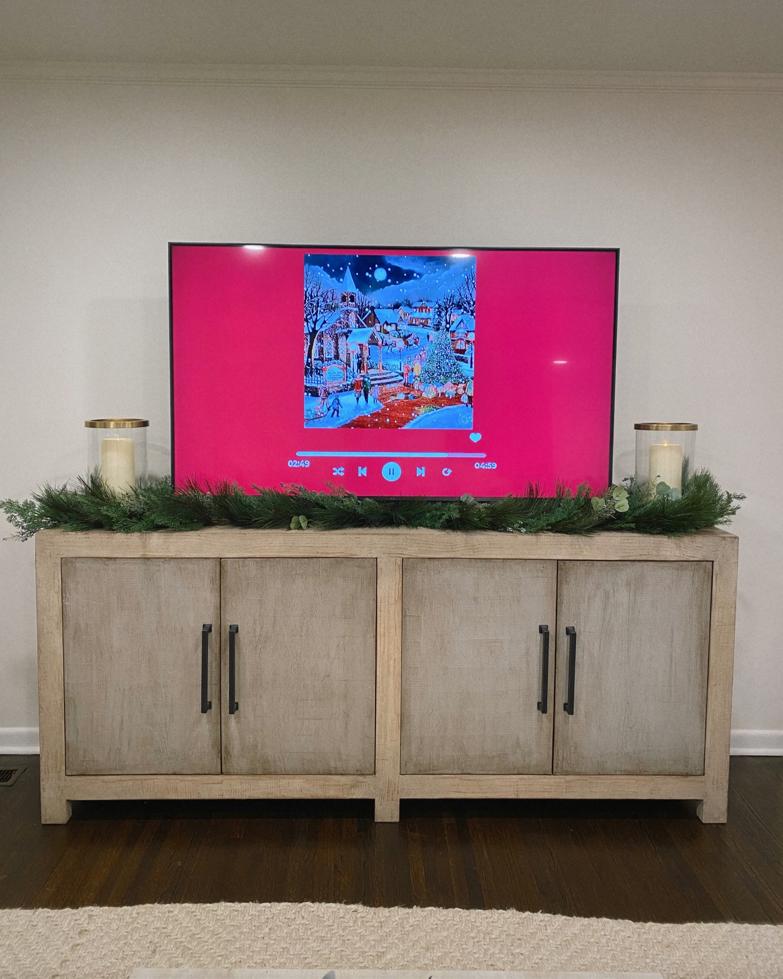 The prettiest juniper Christmas garland!

#LTKhome #LTKunder100 #LTKHoliday