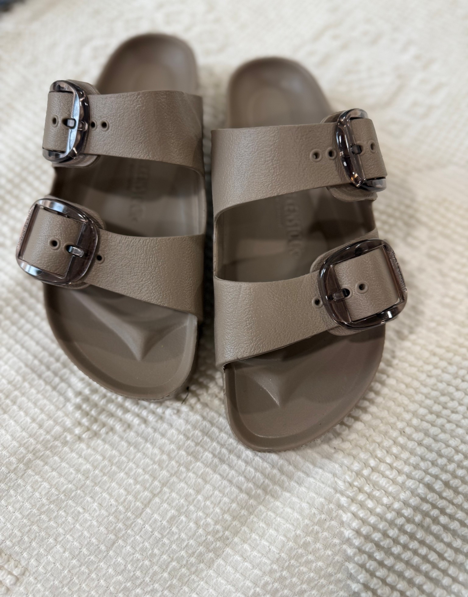 The prettiest color of birks they’ve come out with! 
.
.
.
#birkenstock #summershoes #summerfashion 

#LTKFindsUnder50 #LTKFindsUnder100