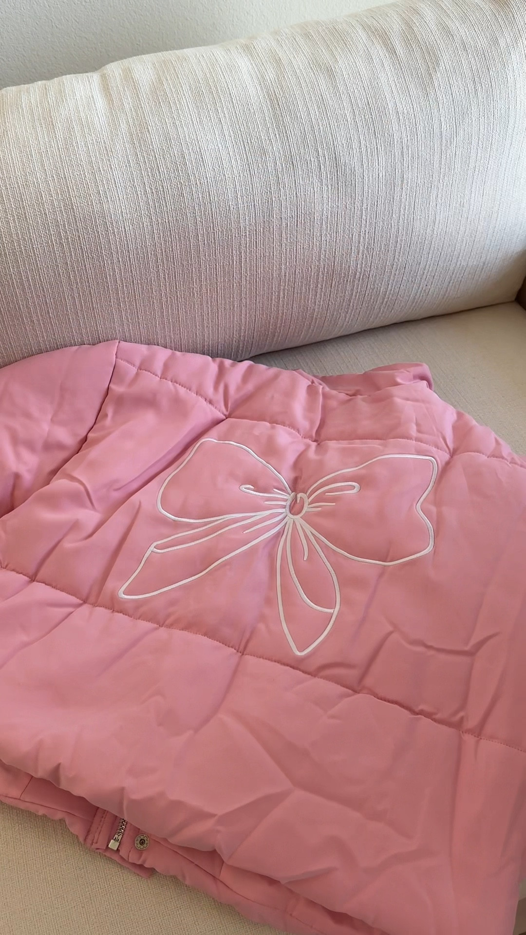 the second it drops below 65 degrees in LA i’m breaking out my pink bow puffer jacket🎀🤍

#LTKFallSale #LTKFindsUnder50