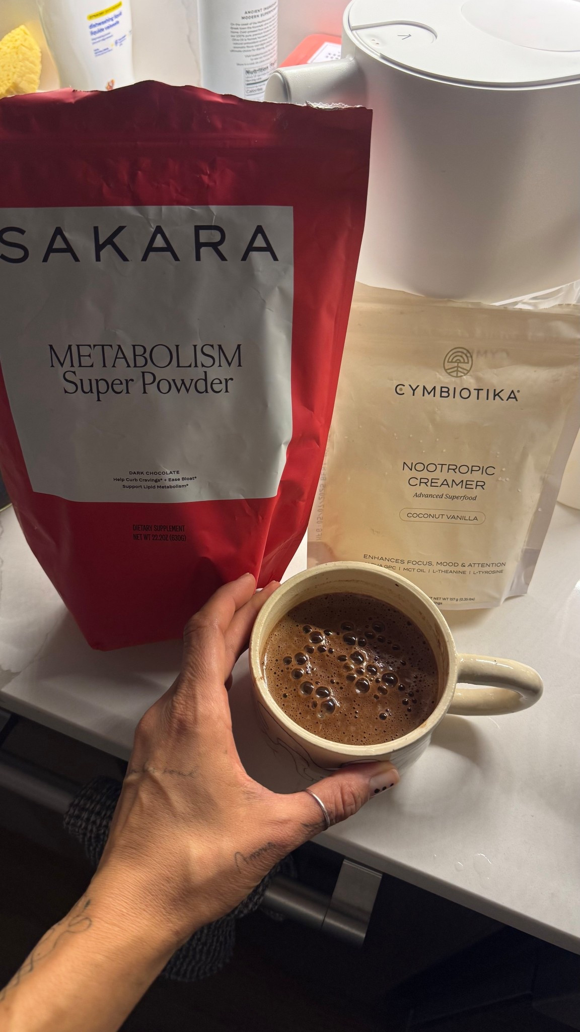 2 favorite supplements in my morning drink 
Metabolism Powder from Sakara controls appetite