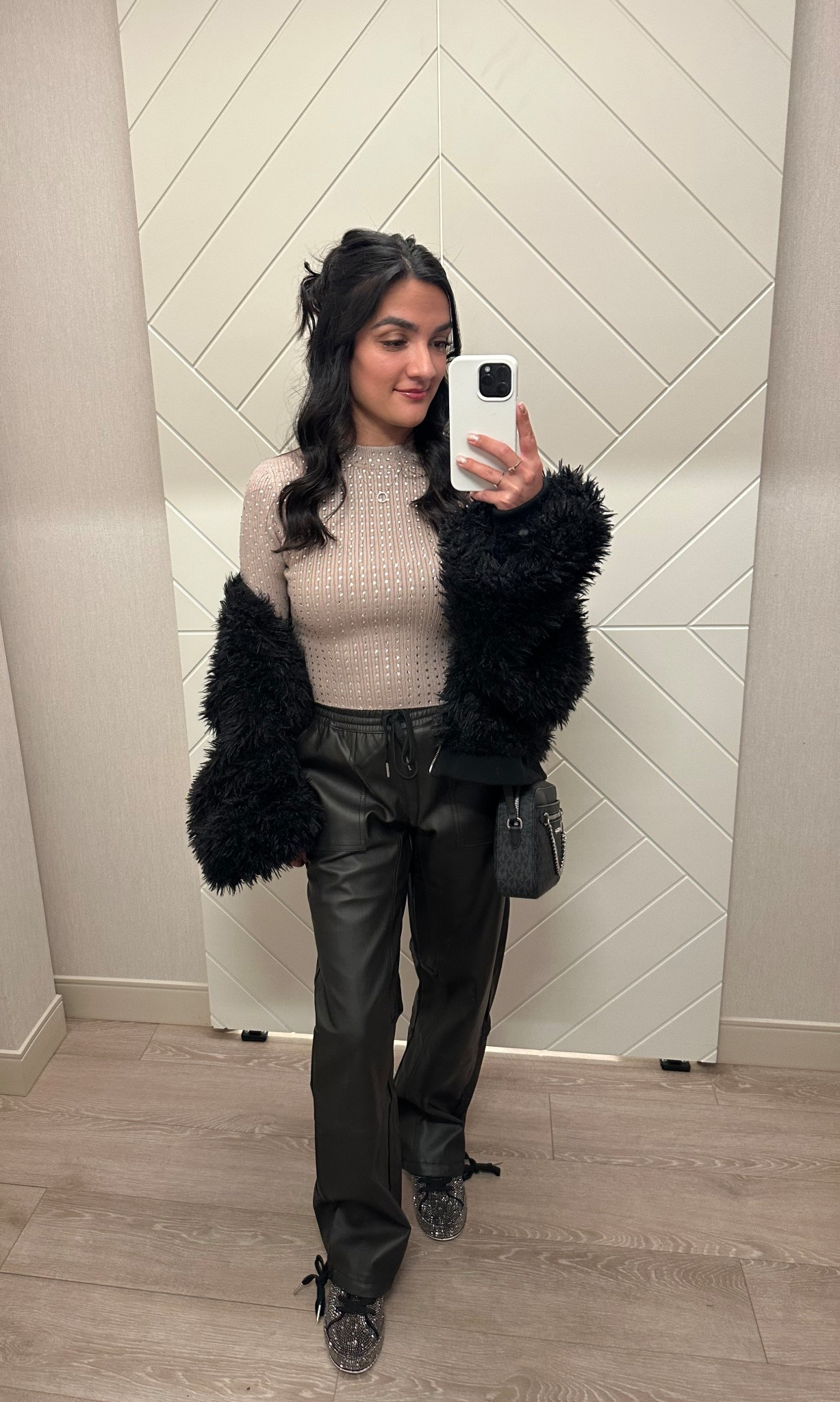 Kayla here 👋🏽 first LTK post!

Link for my fav purse + my shoes (size 7)!🖤

More outfits and finds coming soon, can’t wait to share!🫶🏽



#LTKgrwm #LTKdayinmylife #LTKootd