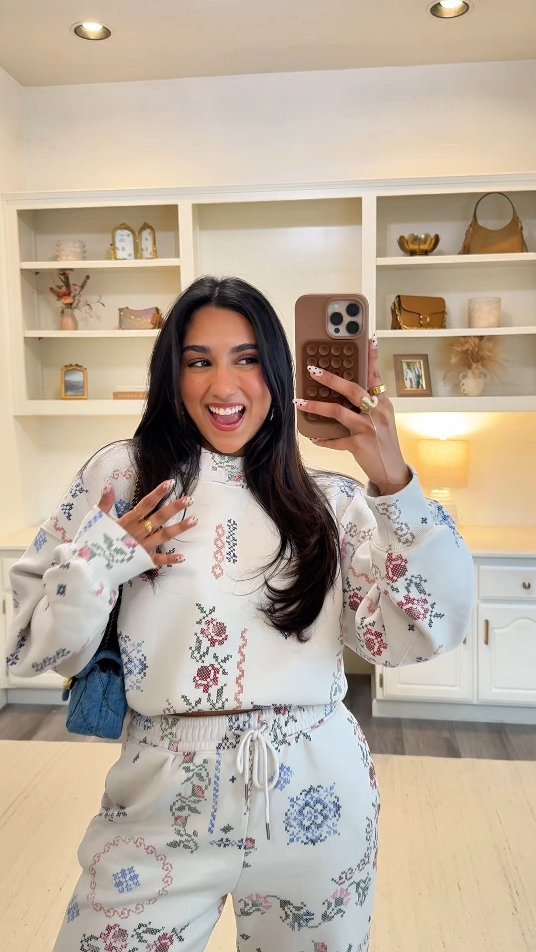 This new Abercrombie sweat set is everything!!💐 medium in both:) 