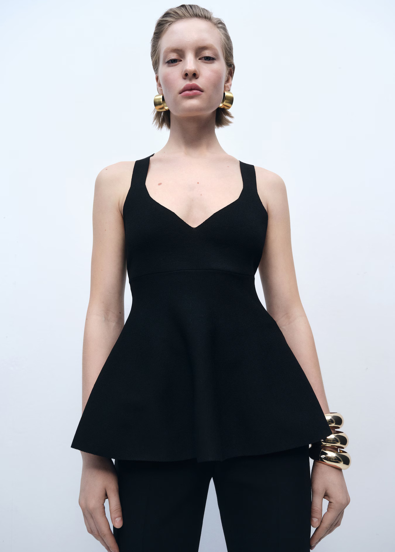 Flared knitted top with open back - Women | MANGO USA | Mango (US/MX/AU)