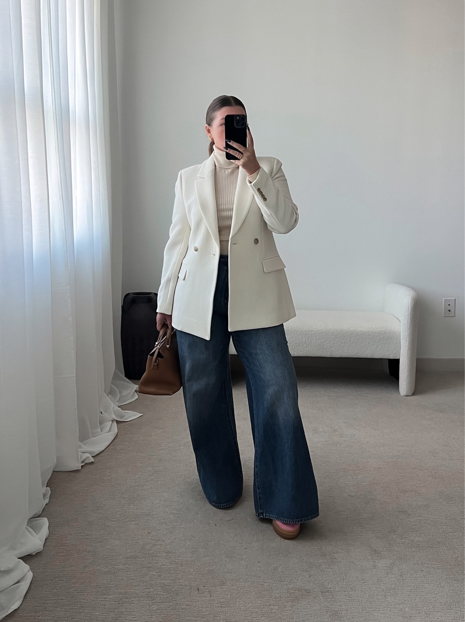 White blazer
Wide leg jeans
Fall outfit
Adidas Gazelle



#LTKover40 #LTKfindsunder100 #LTKworkwear