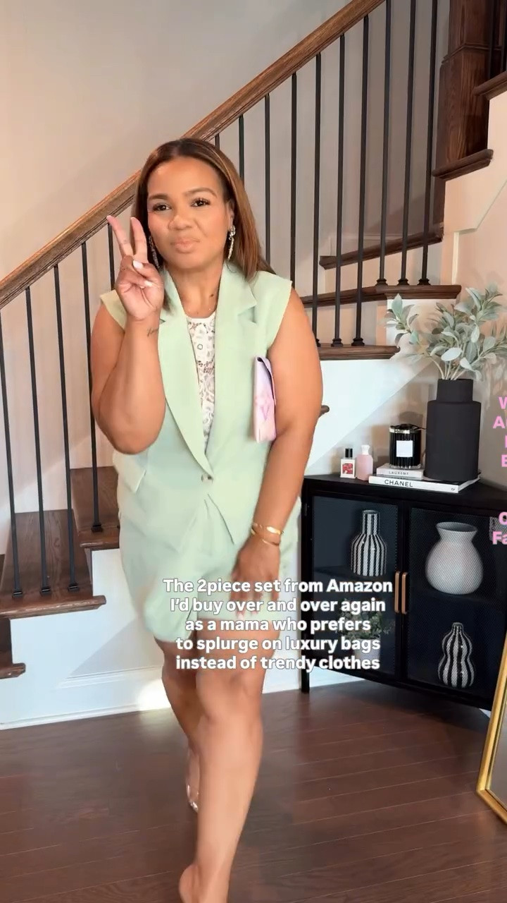 I’ll spend a bag on a bag. But imma be cost efficient on trends. Anyone else? 

What’s your splurge vs save? 

#momstyle #momofteens #momstyleinspo #midlifestyle #affordablestyle