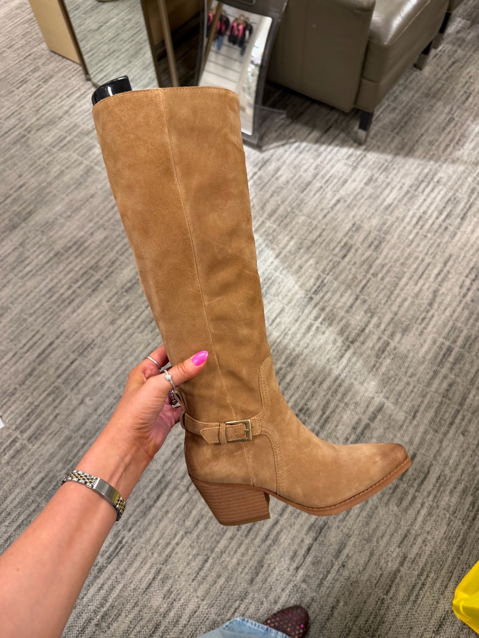 Looove these knee high suede boots @samedelman 😍

Nordstrom anniversary sale boots