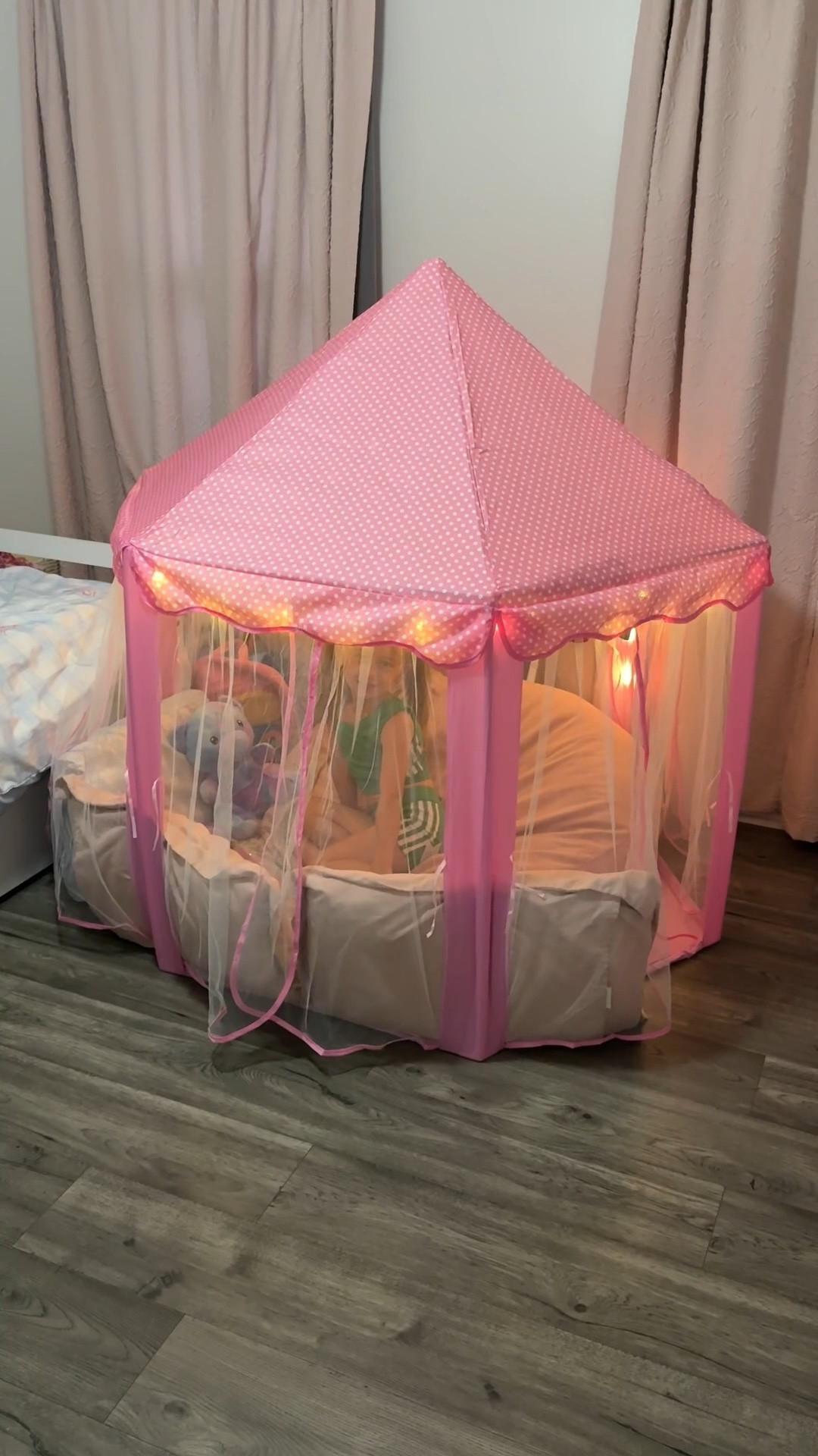 MUST HAVE play tent for your little one and toddler! Little babe outgrew her tent at her Mimi’s and she requested a new one for her growing self! 

Found this one and we LOVE it! Super easy to put together, battery operated lights and it fits her and a grown adult! 

Bonus, it’s under $30!! Highly recommend and they have other options and colors so you can snag one for your boy or girl! ✨



#LTKmomlife #LTKBaby #LTKKids