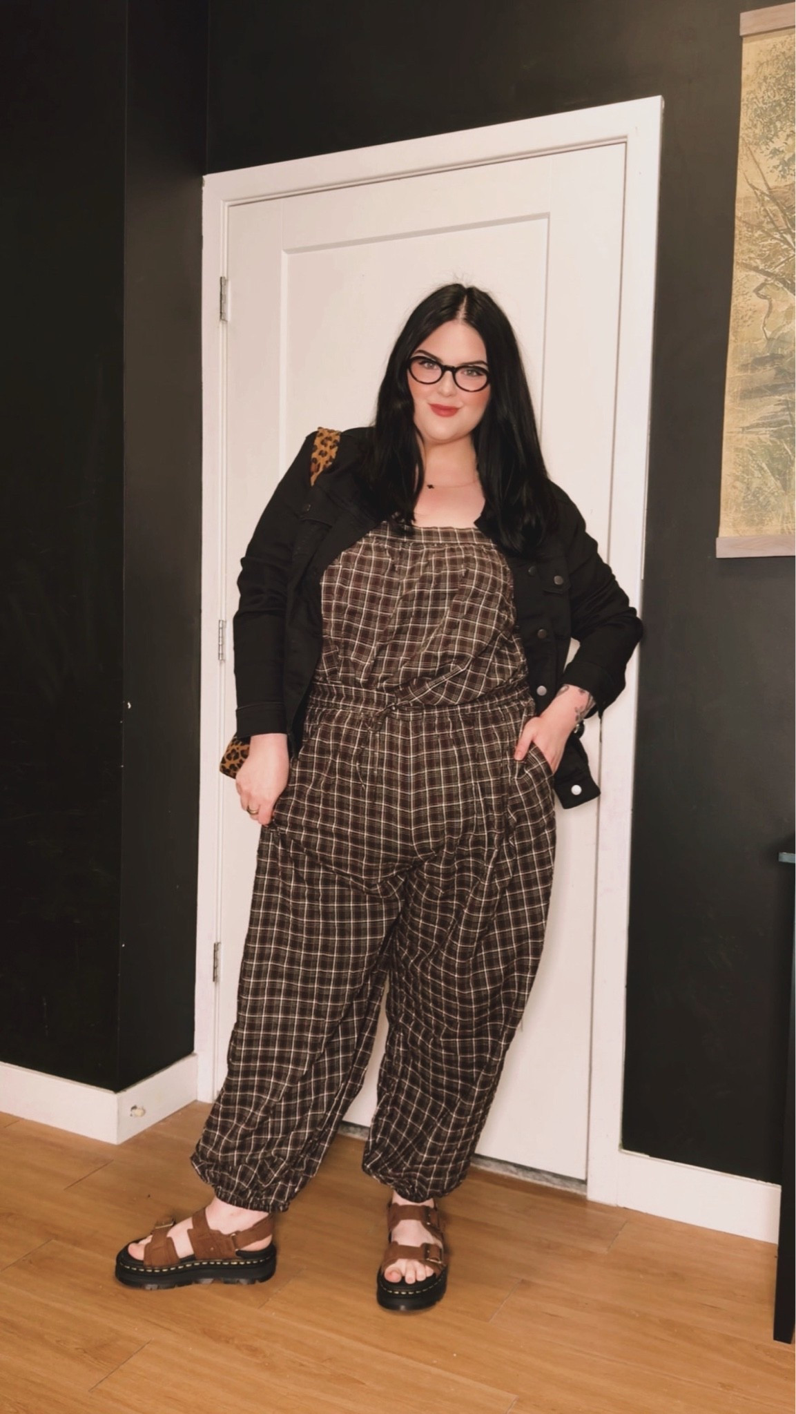 Plus size summer outfit. Plus size matching set. Summer sandals.