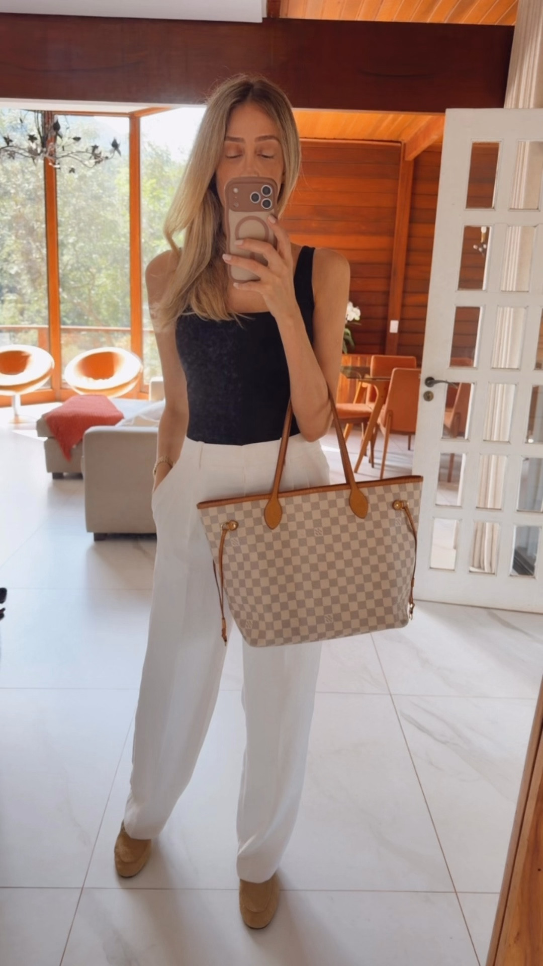 Casual but chic 
Viral aritzia pants 
Love the fit so much 
Run tts 

#LTKTravel #LTKOver40 #LTKTall