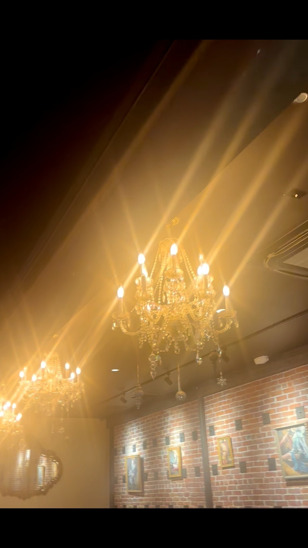 Classic vibes, always—where a chandelier sets the tone.
#ClassicVibes #Chandelier #TimelessStyle #ElegantInteriors #HomeDetails

#LTKHome #LTKSeasonal