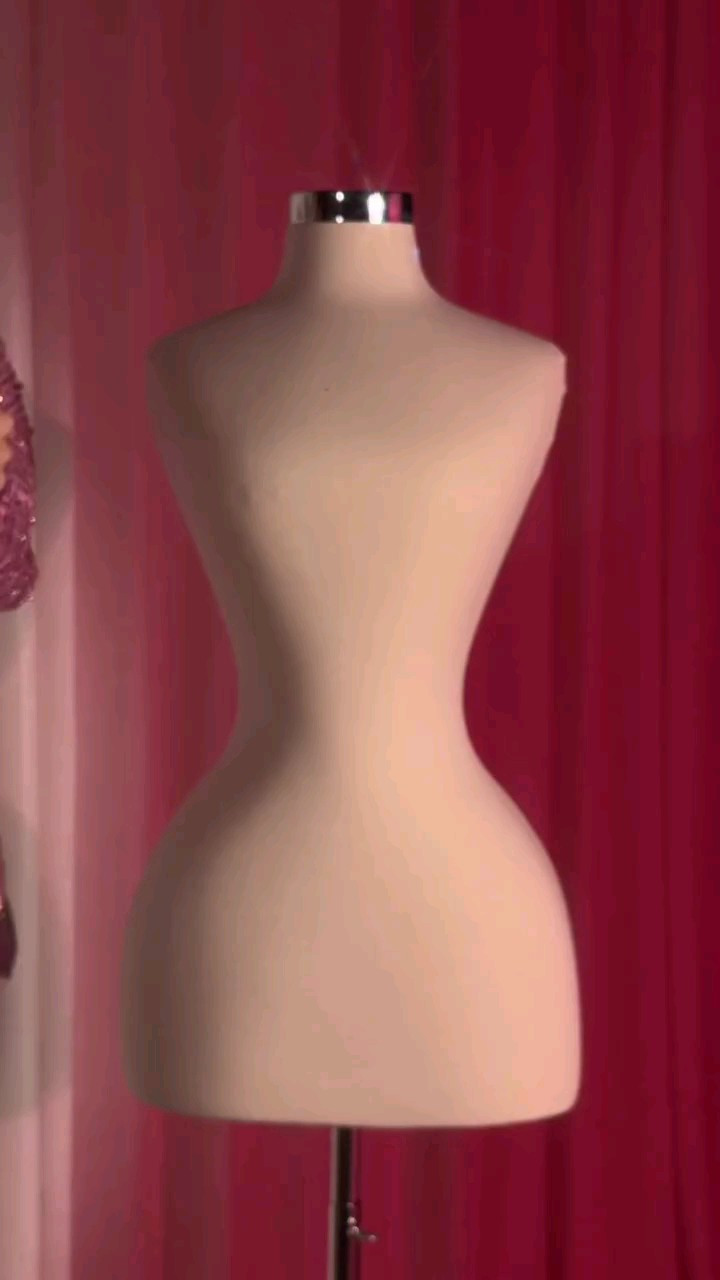 Can we talk about how flattering this is?!

#LTKstyletip #LTKdatenight #LTKdresses