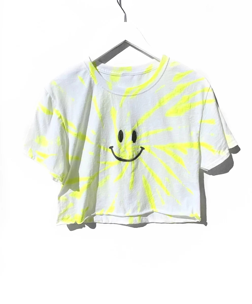 Cropped T-Shirt / Neon Happy Face | MYRRHE