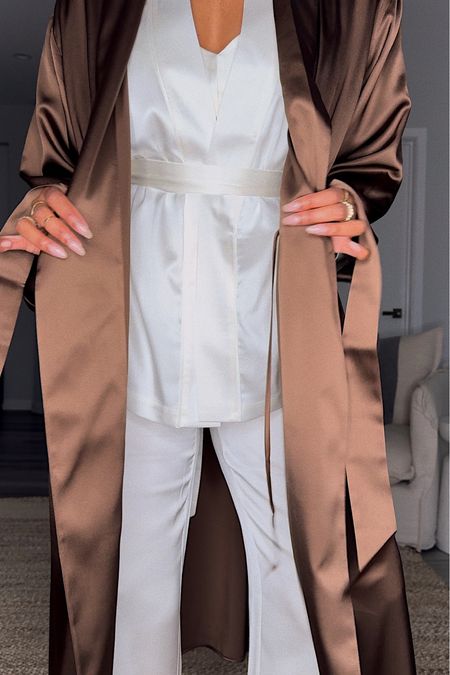 Dreamy silk pjs 🤎
Wearing 
M in pjs
L in robe 


#LTKover40