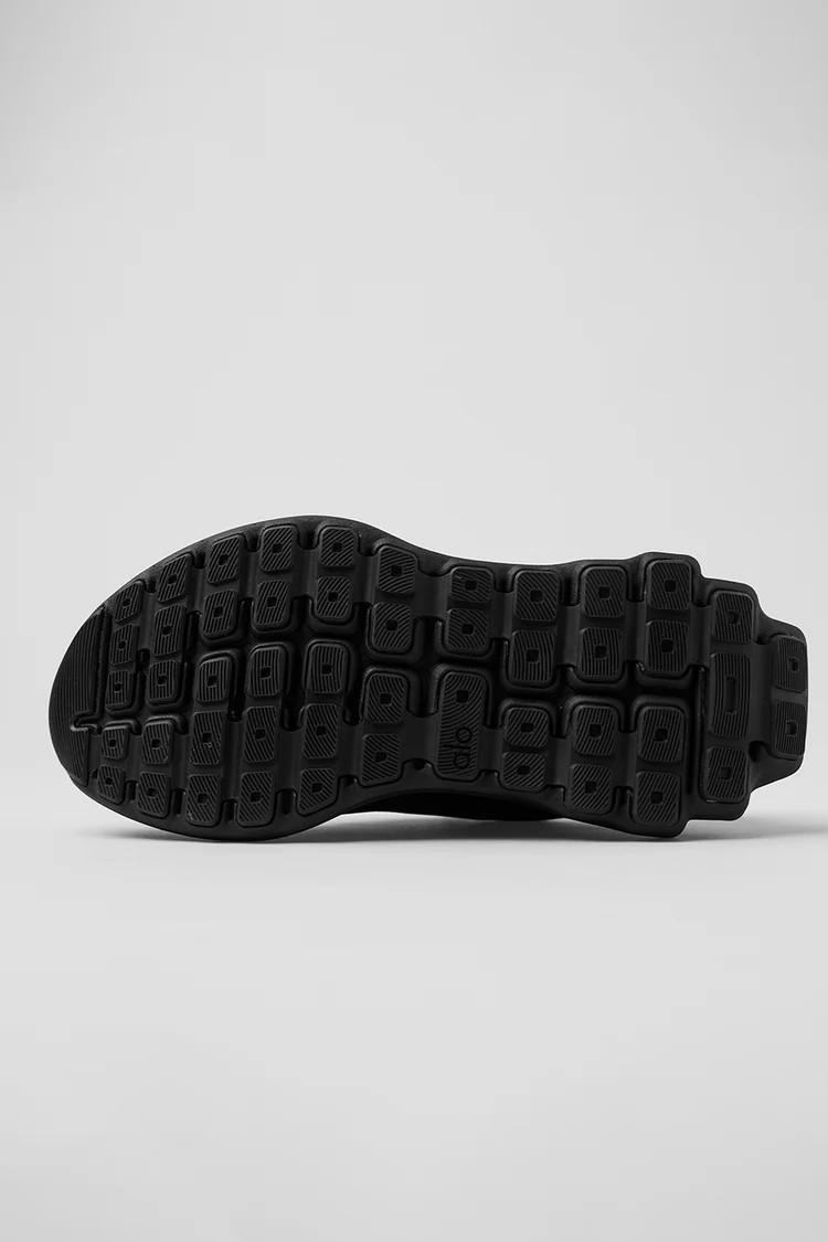 ALO Runner - Black/Black | Alo Yoga (US)